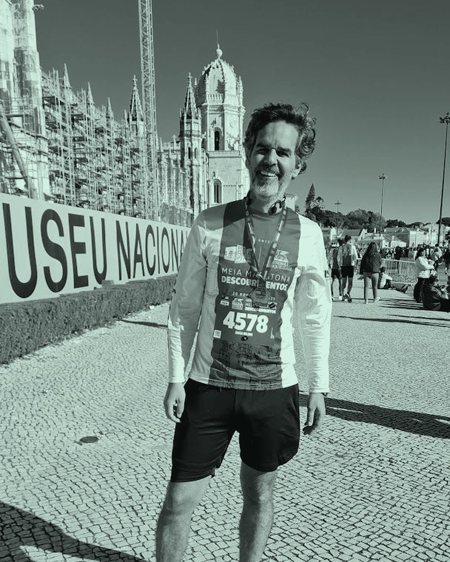Diogo Heleno after a half-marathon in Lisbon, by the Jerónimos Monastery